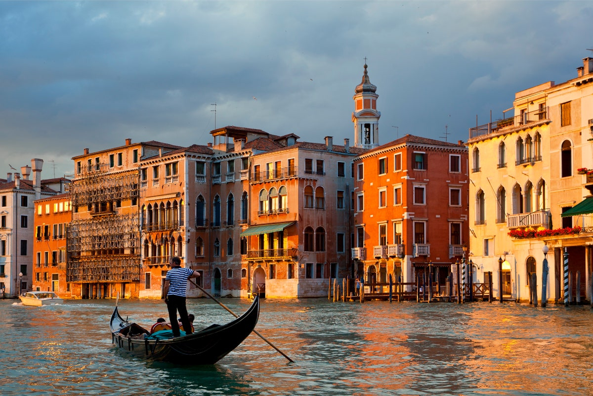 Venice Looks To Limit Tourist Numbers With New Measures Cond Nast 